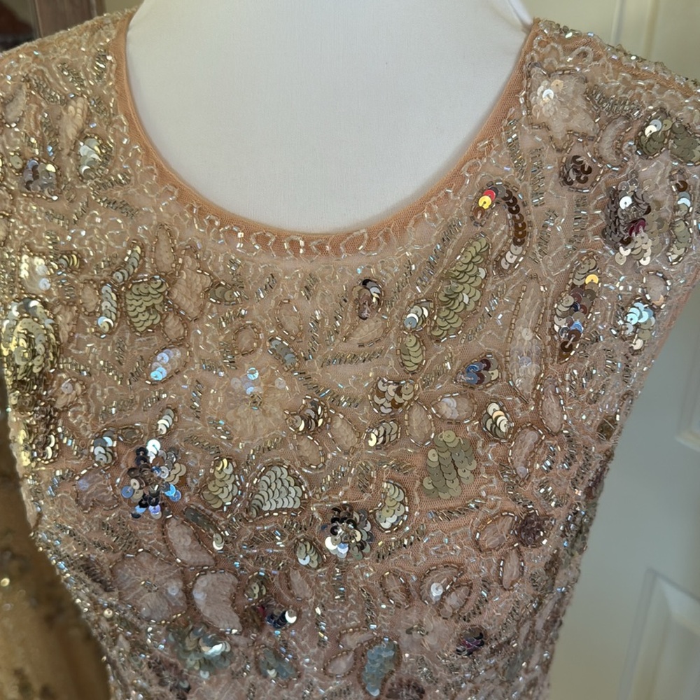 MAC DUGGAL
Pink Embellished Bateau Neck Cap Sleeve Floral Beaded Trumpet Gown - Picture 7 of 17